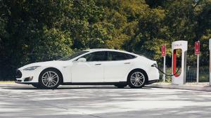 Tesla оставит своих клиентов без бесплатных электрозаправок