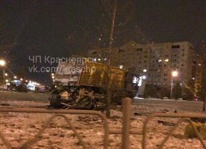 В Красноярске в ДТП с «КамАЗом» погибли три человека