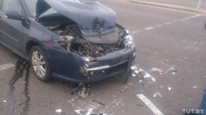 В Минске Renault на полном ходу врезался в Toyota, водитель которой пропускал пешеходов