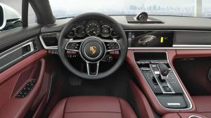 Porsche показала новые версии Panamera для России