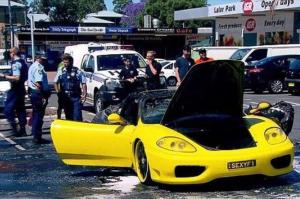 В Сиднее ограбили водителя загоревшегося Ferrari 