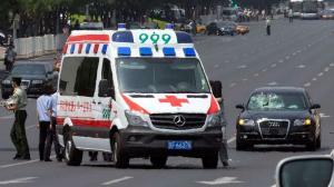 В Китае водитель внедорожника врезался в толпу людей и покончил с собой