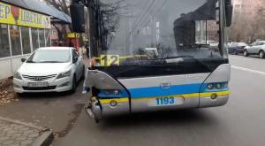 Пассажиры троллейбуса пострадали в ДТП в Алматы с участием таксиста