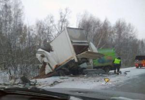 В Новосибирской области грузовик устроил тройное ДТП 