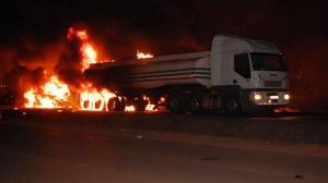 В Мозамбике погибли более 70 человек при взрыве бензовоза