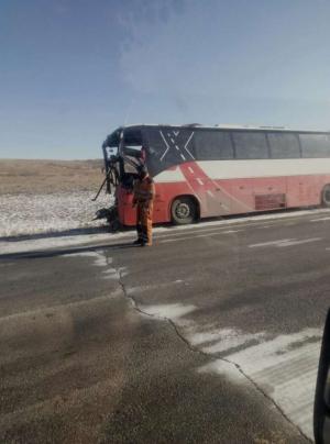 Жуткая авария на трассе Алматы - Астана: два человека погибли один пострадал 