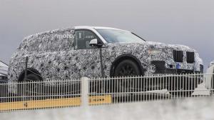 Семиместный кроссовер BMW был впервые замечен на тестах
