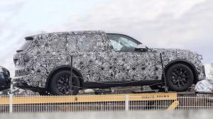 Семиместный кроссовер BMW был впервые замечен на тестах