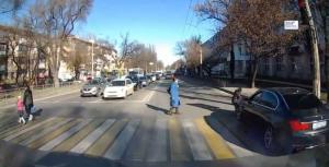 В Симферополе водитель сбил ребенка на переходе