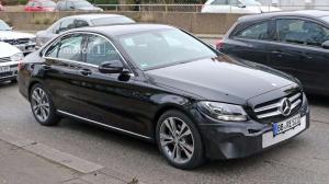 Опубликованы первые фотографии салона обновленного Mercedes C-Class 