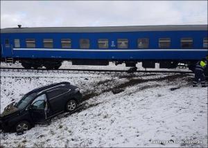 В Солигорском районе Lexus «не заметил» поезд: чудом обошлось без жертв