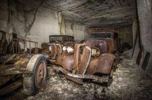 Во Франции нашли спрятанные под землей автомобили 1930-х 