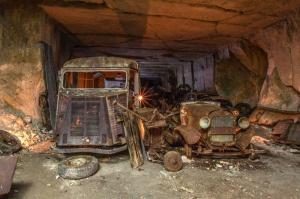 Во Франции нашли спрятанные под землей автомобили 1930-х 