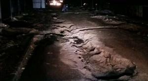 Метровые ямы на дорогах образовались в одном из районов Алматы