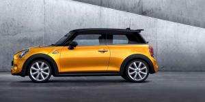 Mini назвала российские цены на кроссовер Countryman нового поколения