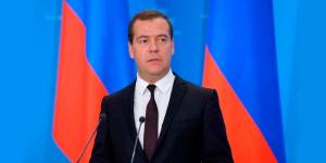 Дмитрий Медведев запретил чиновникам арендовать мощные автомобили