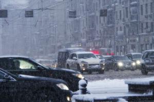 Из-за снегопада в Москве произошло более 100 аварий 