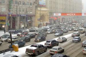 Из-за снегопада в Москве произошло более 100 аварий 