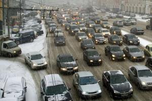 Из-за снегопада в Москве произошло более 100 аварий 