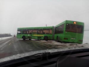 В Солигорском районе лоб в лоб столкнулись два автобуса: пострадали три человека