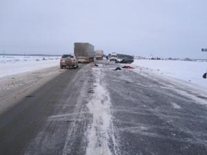 Под Тюменью в ДТП с большегрузом погибли три человека еще двое пострадали 