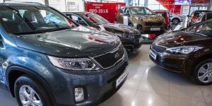 Продажи автомобилей в России показали рост впервые за два года