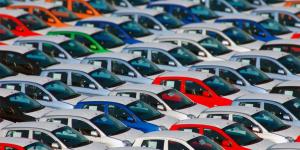 С начала года импорт легковых автомобилей в Россию упал почти на четверть