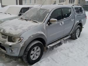 В Томске двое молодых людей украли пикап Mitsubishi L200 с помощью эвакуатора