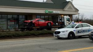 Американский подросток протаранил барбершоп на Ferrari
