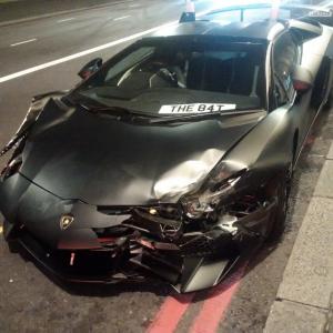 Студент разбил эксклюзивный Lamborghini Aventador SV Roadster 