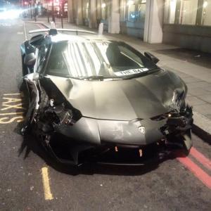 Студент разбил эксклюзивный Lamborghini Aventador SV Roadster 