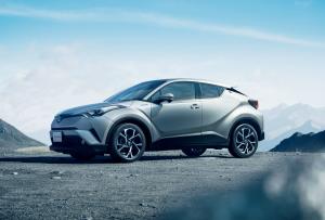 Toyota начала продажи C-HR в Японии