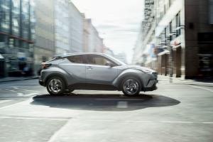 Toyota начала продажи C-HR в Японии 