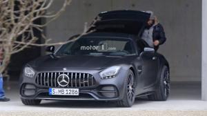 На дорожных тестах замечено особое купе Mercedes-AMG GT C Edition 50