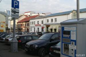 В декабре в Минске сделают еще три платные парковки, а поставить шлагбаум во дворе станет проще