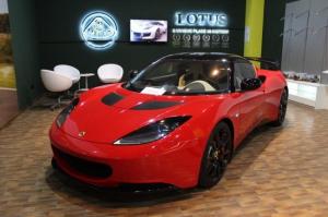 В Украине открыли автосалон спорткаров Lotus 
