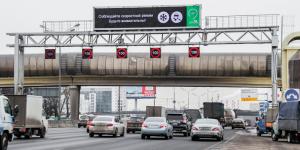 Автомобилистов поторопили с покупкой подарков при помощи дорожных табло