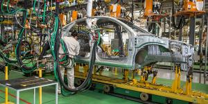 Производство автомобилей в России с начала года снизилось на 8,9%