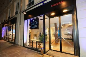 Кафе Nissan в Париже 