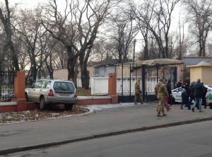 В Одессе Subaru снес забор Военной академии 