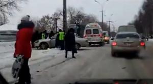 Легковушка парализовала движение трамваев в Усть-Каменогорске