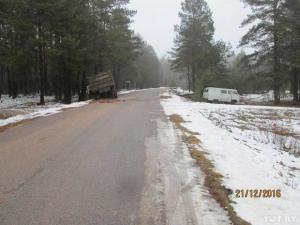 В Столбцовском районе водитель УАЗа не пропустил МАЗ: мужчина погиб