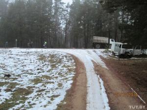 В Столбцовском районе водитель УАЗа не пропустил МАЗ: мужчина погиб 