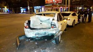 Водитель ехал по "встречке" и спровоцировал массовое ДТП в Алматы