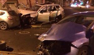 В Петербурге после гонок с полицией в массовом ДТП один человек погиб и семеро пострадали