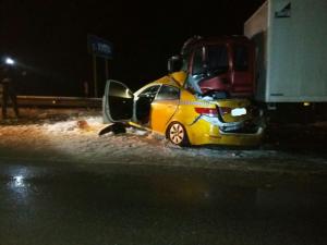 Под Рязанью в массовом ДТП на трассе погибли двое взрослых и младенец, есть пострадавшие