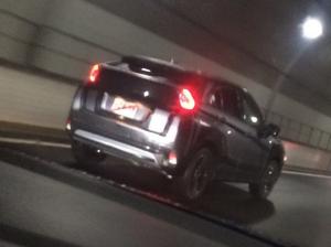 Новый кроссовер Mitsubishi засняли без камуфляжа