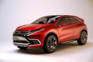 Новый кроссовер Mitsubishi засняли без камуфляжа 