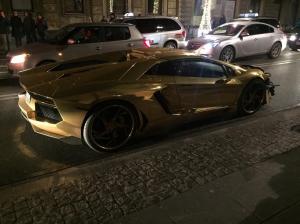 Золотой Lamborghini разбили сразу после Нового года 