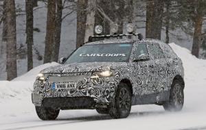 Land Rover вывел на зимние тесты новый спортивный кроссовер 